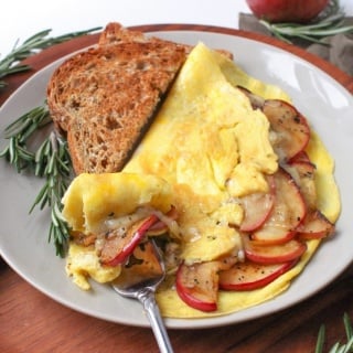 apple cheddar omelette