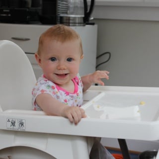 baby self feeding