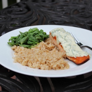 salmon with dill yogurt sauce